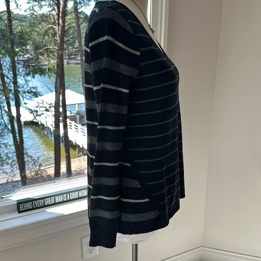 SMARTWOOL Merino Wool Blend V-neck Grey Stripe Sweater, Small, Like New - Picture 7 of 8